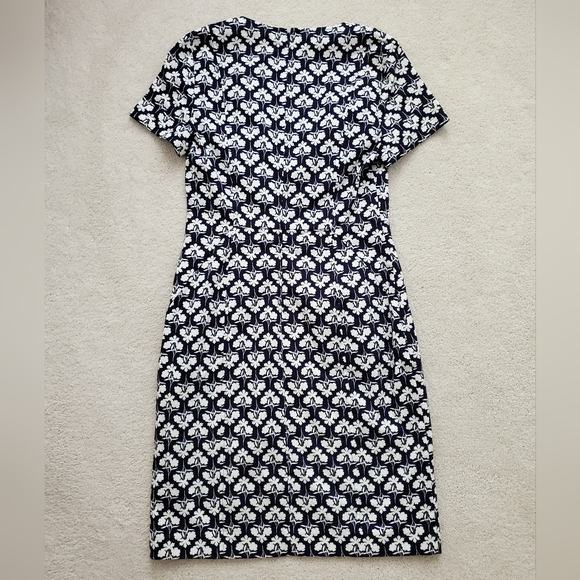 NWT Boden Navy and White Floral V-neck Pocket Dress sz2 - Picture 2 of 16